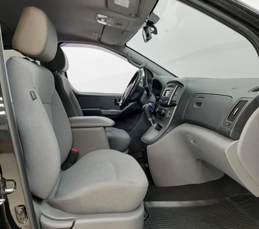 Hyundai H-1 II Рестайлинг 2 с пробегом 2018 года, цена 2 629 000 рублей, 148943 км, минивэн, Автокод Объявления