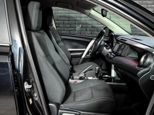 Toyota RAV4 IV (XA40) Рестайлинг с пробегом 2018 года, цена 2 299 000 рублей, 177522 км, внедорожник, Автокод Объявления