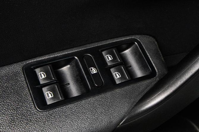 Volkswagen Polo V Рестайлинг с пробегом 2019 года, цена 1 399 000 рублей, 131000 км, седан, Автокод Объявления