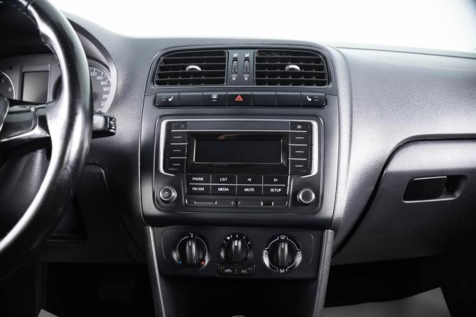 Volkswagen Polo V Рестайлинг с пробегом 2017 года, цена 1 399 000 рублей, 283540 км, седан, Автокод Объявления