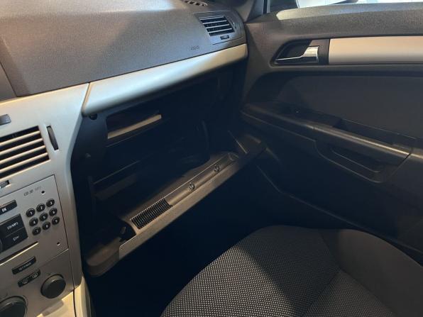 Opel Astra H Рестайлинг с пробегом 2008 года, цена 362 000 рублей, 301085 км, седан, Автокод Объявления