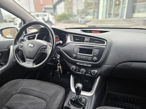 Kia Ceed II Рестайлинг с пробегом 2017 года, цена 1 239 000 рублей, 177034 км, хэтчбек, Автокод Объявления