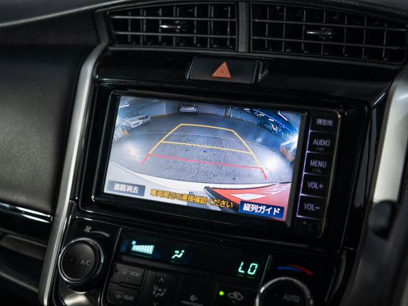Toyota Corolla XI (E160 E170) Рестайлинг 2 с пробегом 2019 года, цена 1 300 000 рублей, 89457 км, универсал, Автокод Объявления