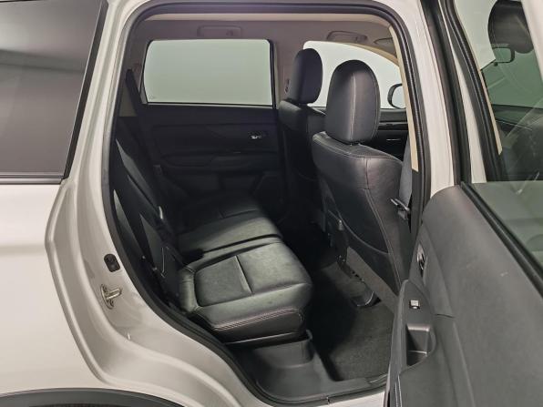 Mitsubishi Outlander III Рестайлинг 2 с пробегом 2016 года, цена 1 599 000 рублей, 176266 км, внедорожник, Автокод Объявления