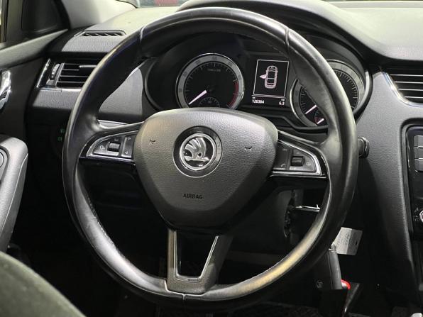 Skoda Octavia III (A7) Рестайлинг с пробегом 2017 года, цена 1 860 000 рублей, 126000 км, лифтбек, Автокод Объявления