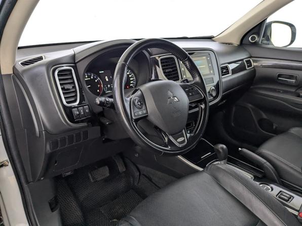 Mitsubishi Outlander III Рестайлинг 2 с пробегом 2018 года, цена 1 900 000 рублей, 213152 км, внедорожник, Автокод Объявления