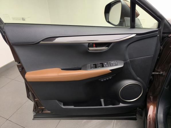 Lexus NX I с пробегом 2016 года, цена 2 894 000 рублей, 180379 км, внедорожник, Автокод Объявления