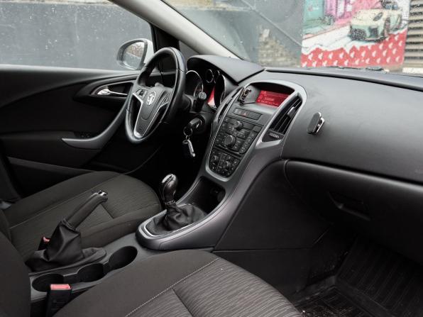 Opel Astra J Рестайлинг с пробегом 2013 года, цена 615 000 рублей, 129698 км, хэтчбек, Автокод Объявления