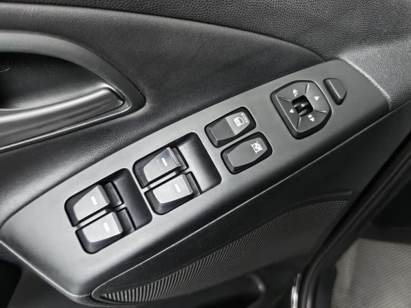 Hyundai ix35 I Рестайлинг с пробегом 2015 года, цена 1 398 000 рублей, 159801 км, внедорожник, Автокод Объявления