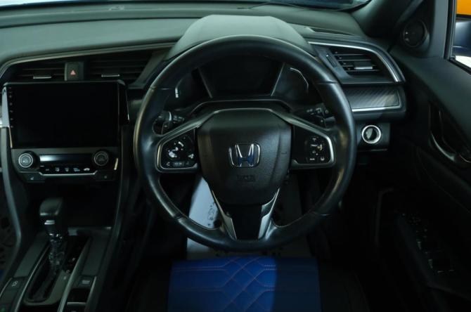 Honda Civic X Рестайлинг с пробегом 2019 года, цена 2 499 000 рублей, 48000 км, хэтчбек, Автокод Объявления