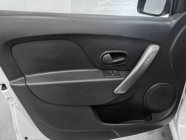 Renault Logan II Рестайлинг с пробегом 2021 года, цена 550 000 рублей, 171000 км, седан, Автокод Объявления