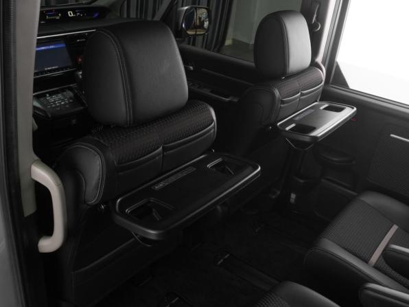 Honda Stepwgn V с пробегом 2017 года, цена 1 779 000 рублей, 172072 км, минивэн, Автокод Объявления