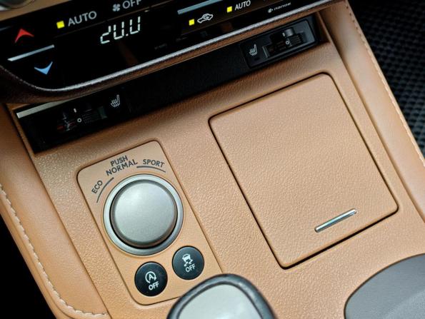 Lexus ES VI Рестайлинг с пробегом 2016 года, цена 3 090 000 рублей, 85745 км, седан, Автокод Объявления