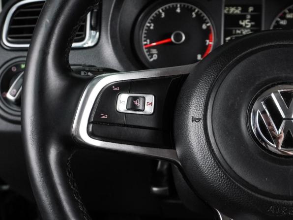 Volkswagen Polo V Рестайлинг с пробегом 2019 года, цена 1 299 000 рублей, 114720 км, седан, Автокод Объявления