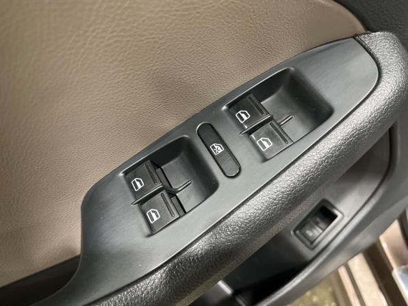 Volkswagen Jetta VI с пробегом 2012 года, цена 980 000 рублей, 180503 км, седан, Автокод Объявления