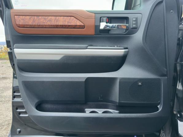 Toyota Tundra II Рестайлинг с пробегом 2015 года, цена 7 899 000 рублей, 77164 км, offers.body_type.unknown, Автокод Объявления