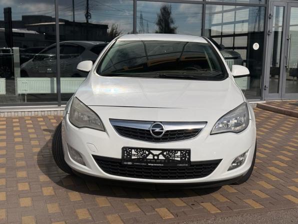 Opel Astra J с пробегом 2010 года, цена 650 000 рублей, 300143 км, хэтчбек, Автокод Объявления