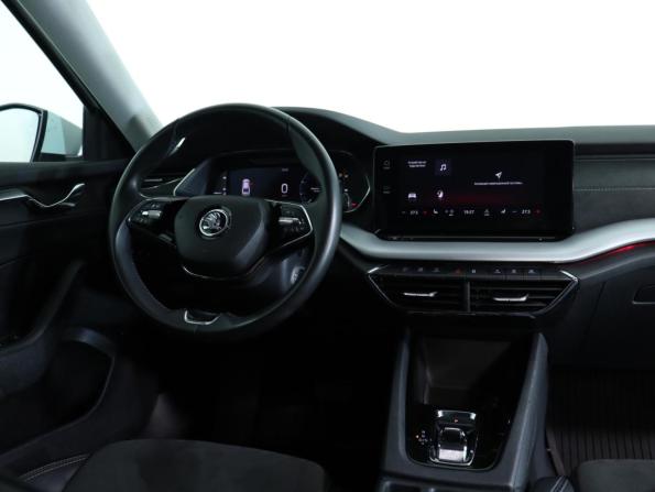 Skoda Octavia IV (A8) с пробегом 2022 года, цена 1 999 990 рублей, 79701 км, лифтбек, Автокод Объявления