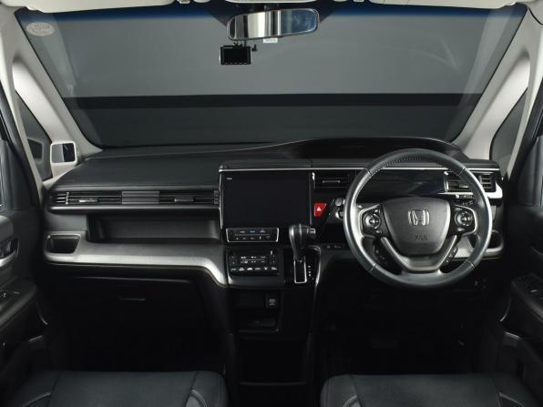 Honda Stepwgn V Рестайлинг с пробегом 2019 года, цена 2 314 995 рублей, 50293 км, минивэн, Автокод Объявления