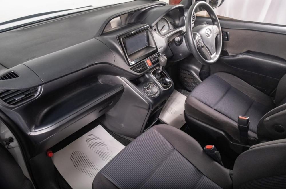 Toyota Noah III (R80) Рестайлинг Томск  - изображение 19