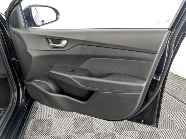 Hyundai Solaris II с пробегом 2017 года, цена 1 200 000 рублей, 163268 км, седан, Автокод Объявления