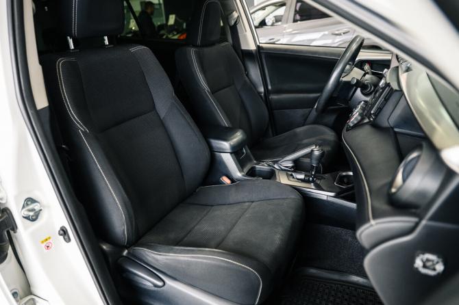 Toyota RAV4 IV (XA40) Рестайлинг с пробегом 2015 года, цена 2 020 000 рублей, 123000 км, внедорожник, Автокод Объявления