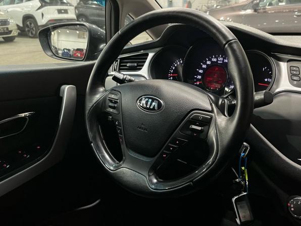 Kia Ceed II Рестайлинг с пробегом 2017 года, цена 1 128 000 рублей, 204505 км, универсал, Автокод Объявления