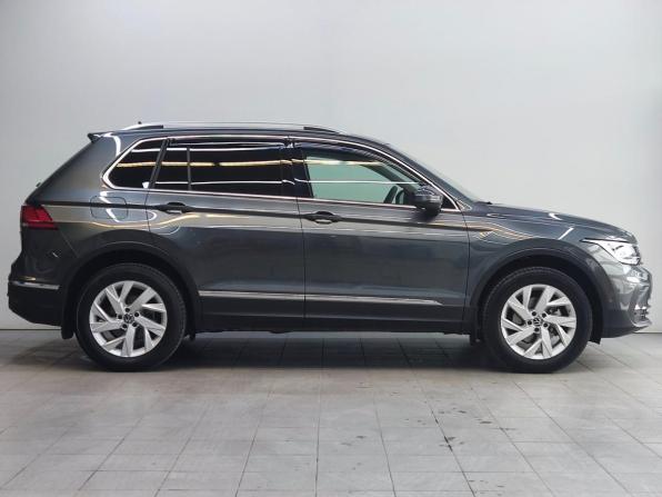 Volkswagen Tiguan II Рестайлинг с пробегом 2021 года, цена 3 190 000 рублей, 29763 км, внедорожник, Автокод Объявления