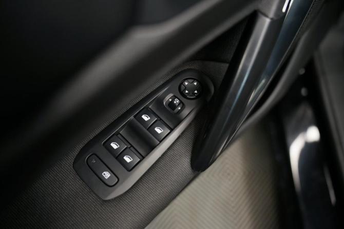 Peugeot 308 II Рестайлинг с пробегом 2018 года, цена 1 690 000 рублей, 149447 км, универсал, Автокод Объявления