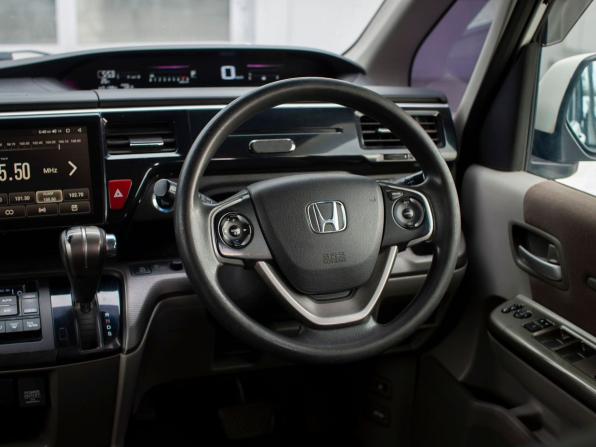 Honda Stepwgn V с пробегом 2015 года, цена 1 460 000 рублей, 431384 км, минивэн, Автокод Объявления