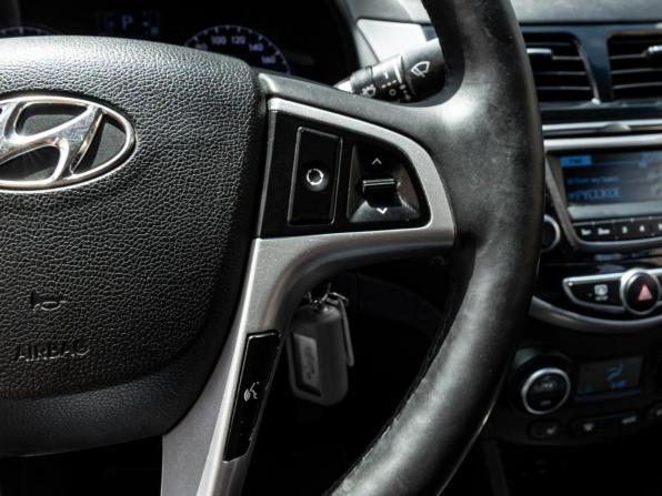 Hyundai Solaris I Рестайлинг с пробегом 2016 года, цена 930 000 рублей, 261460 км, седан, Автокод Объявления