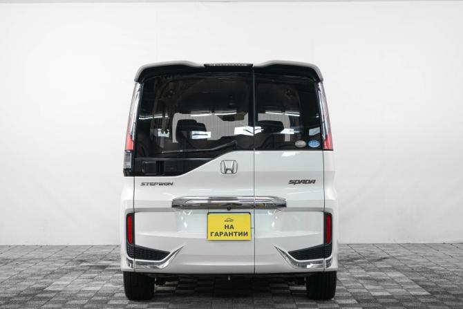 Honda Stepwgn V с пробегом 2016 года, цена 1 849 000 рублей, 117000 км, минивэн, Автокод Объявления