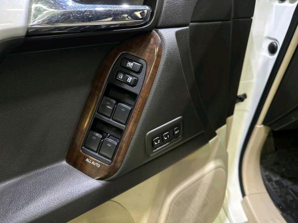 Toyota Land Cruiser Prado 150 Series с пробегом 2010 года, цена 2 468 000 рублей, 223236 км, внедорожник, Автокод Объявления