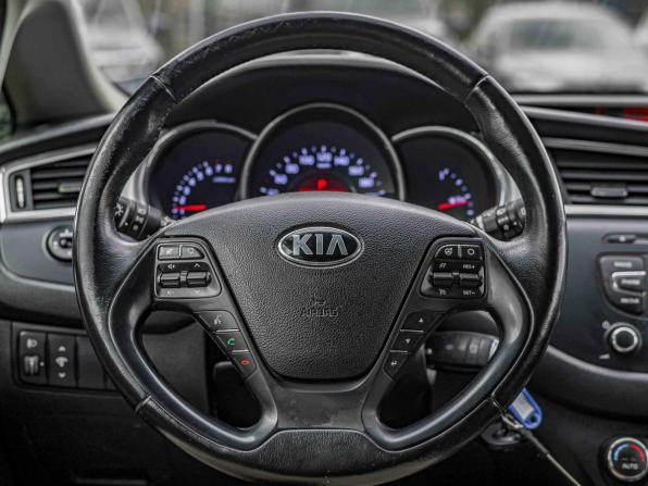 Kia Ceed II Рестайлинг с пробегом 2016 года, цена 1 040 000 рублей, 245743 км, хэтчбек, Автокод Объявления