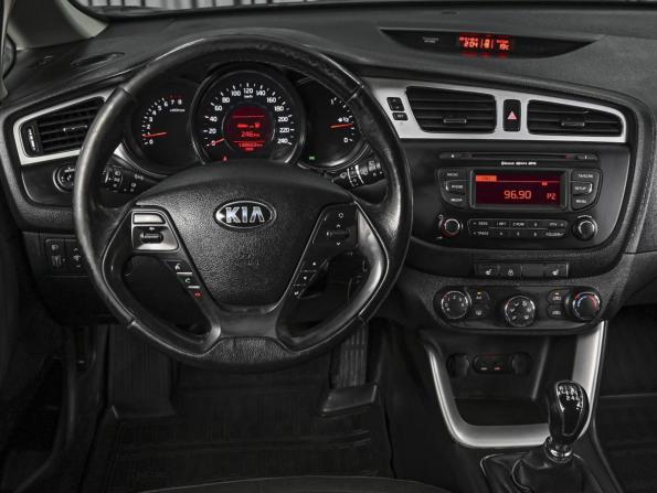 Kia Ceed II с пробегом 2015 года, цена 1 080 000 рублей, 138653 км, хэтчбек, Автокод Объявления