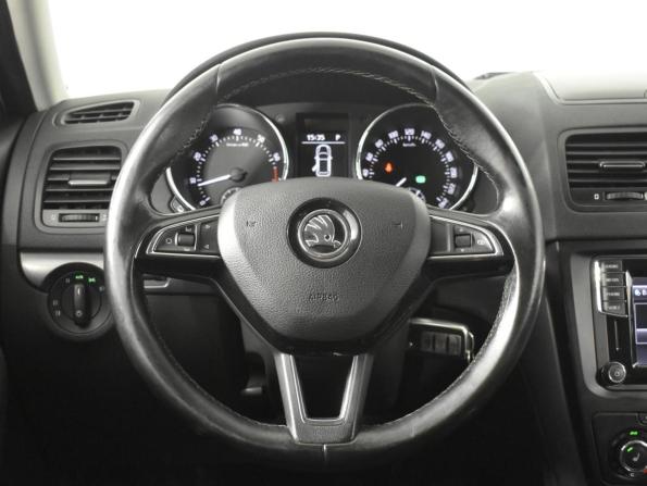 Skoda Yeti I Рестайлинг с пробегом 2015 года, цена 1 287 200 рублей, 133529 км, внедорожник, Автокод Объявления