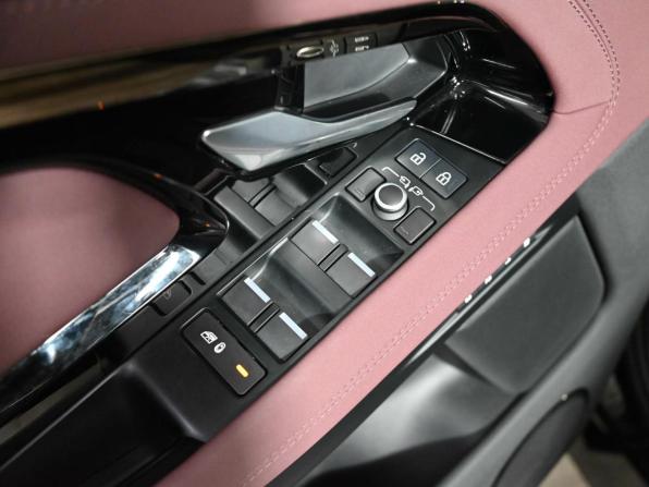 Land Rover Range Rover Evoque II Рестайлинг с пробегом 2024 года, цена 5 265 000 рублей, 7577 км, внедорожник, Автокод Объявления