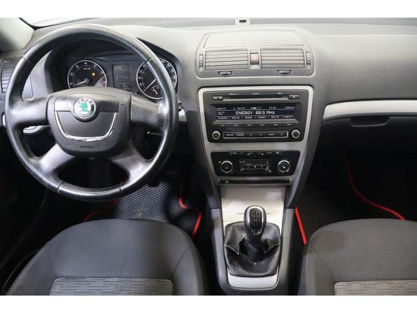 Skoda Octavia II (A5) Рестайлинг с пробегом 2012 года, цена 599 000 рублей, 210959 км, лифтбек, Автокод Объявления