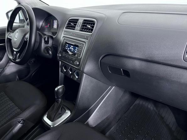 Volkswagen Polo V Рестайлинг с пробегом 2018 года, цена 1 220 000 рублей, 89560 км, седан, Автокод Объявления