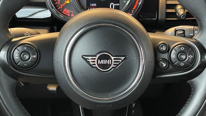 Mini Hatch III (F55/F56) Рестайлинг с пробегом 2019 года, цена 1 499 900 рублей, 151446 км, хэтчбек, Автокод Объявления