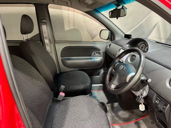 Toyota Sienta I Рестайлинг 2 с пробегом 2013 года, цена 850 000 рублей, 180406 км, компактвэн, Автокод Объявления