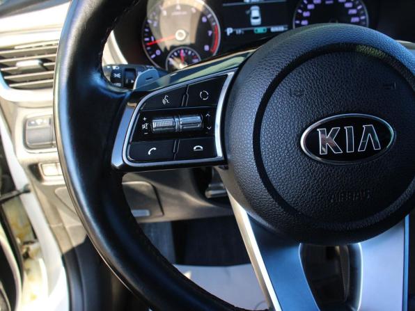 Kia Optima IV Рестайлинг с пробегом 2018 года, цена 1 878 700 рублей, 82682 км, седан, Автокод Объявления