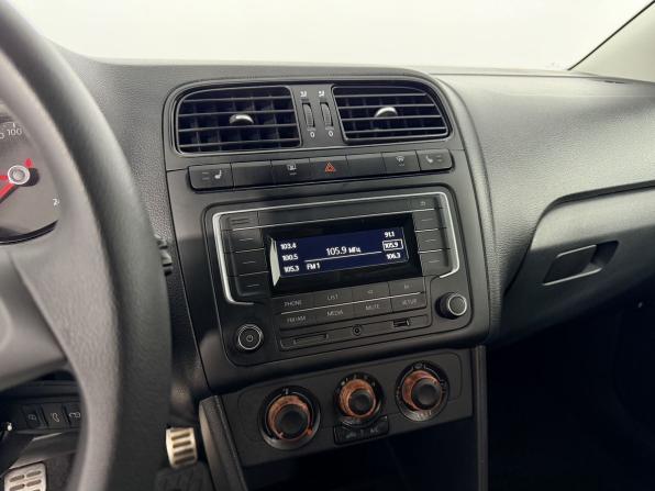 Volkswagen Polo V Рестайлинг с пробегом 2018 года, цена 1 190 000 рублей, 87000 км, седан, Автокод Объявления