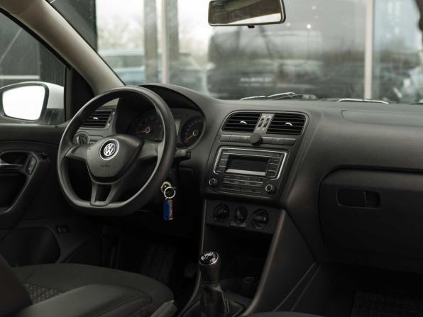 Volkswagen Polo V Рестайлинг с пробегом 2016 года, цена 825 000 рублей, 101580 км, седан, Автокод Объявления