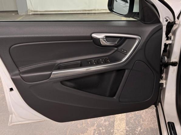 Volvo S60 II Рестайлинг с пробегом 2015 года, цена 1 599 000 рублей, 90098 км, седан, Автокод Объявления