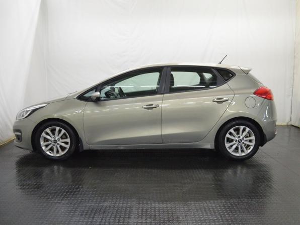 Kia Ceed II Рестайлинг с пробегом 2016 года, цена 901 000 рублей, 330970 км, хэтчбек, Автокод Объявления