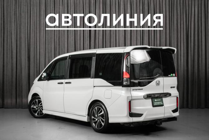 Honda Stepwgn V с пробегом 2015 года, цена 1 890 000 рублей, 130000 км, минивэн, Автокод Объявления