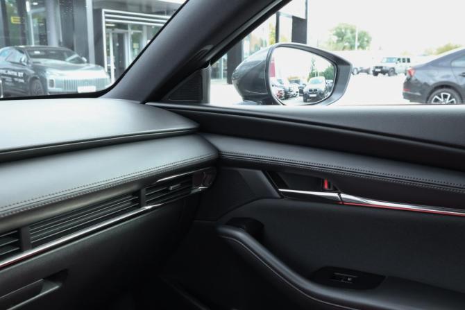 Mazda 3 IV (BP) с пробегом 2019 года, цена 2 230 000 рублей, 47617 км, хэтчбек, Автокод Объявления