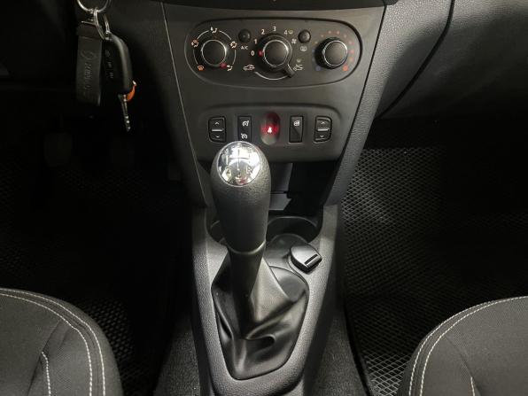 Renault Logan II с пробегом 2017 года, цена 849 000 рублей, 80158 км, седан, Автокод Объявления