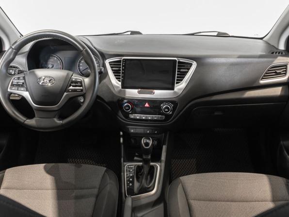Hyundai Solaris II с пробегом 2018 года, цена 1 485 700 рублей, 72234 км, седан, Автокод Объявления